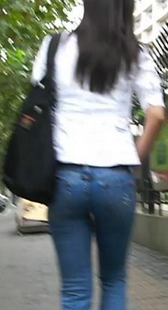 街拍知性气质的浅蓝牛mm