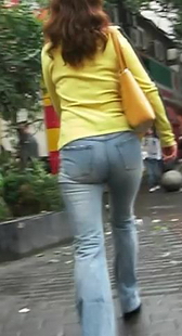 跟拍巨臀蓝牛少妇