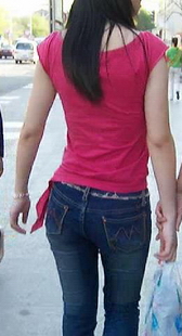 蓝牛美眉包的紧，身材凸显惹人爱