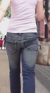 太阳当空照，紧牛对你笑