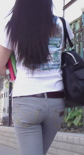 丰满紧臀美眉，你的臀很圆