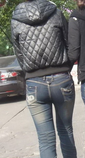 街拍真正的一箭双牛