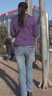 跟在紧牛美眉后面拍不停