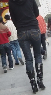 跟拍蓝牛紧臀长靴美眉，还有圆臀的特写