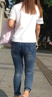 大屁股牛仔少妇走姿