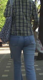 街拍清纯系浅蓝牛美眉