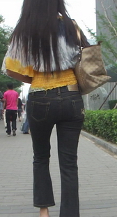 黑紧牛美眉我来追