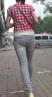 街拍灰紧牛美眉扭动的曼妙身姿