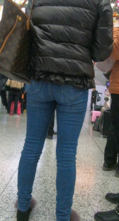 地铁超紧蓝牛熟女