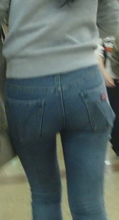 地铁两个学生美眉带来的双飞感受