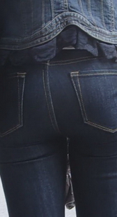 车站等车的紧蓝牛熟妇，彩大师怀旧作品