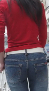 红衣蓝牛美眉，有特写哦