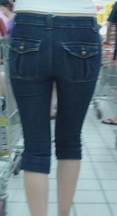 跟拍超市紧身牛仔屁股大又翘