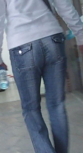 成熟的少妇走路已经变形