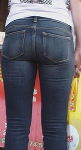 彩金龙精品少妇屁股巨大，走路非常扭，身材高挑