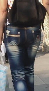 牛仔少妇屁股好大走路感觉不错