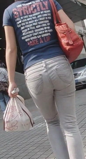 街拍灰牛少妇屁股大又圆