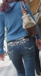 街拍紧牛少妇夹好紧