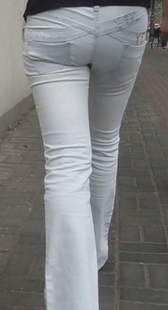 街拍白牛少妇站着都能夹好紧