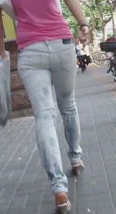 街拍白牛少妇身材好