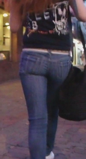 跟拍紧身牛仔屁股大又圆