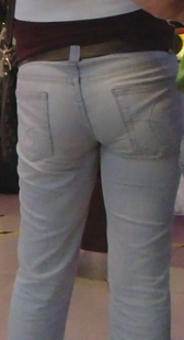 跟拍白色成熟牛仔少妇