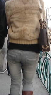 街拍小情侣屁股紧