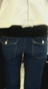 街拍牛仔少妇紧又漂亮