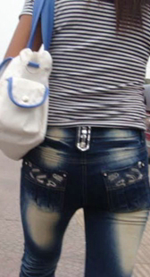 街拍受伤蓝牛少妇