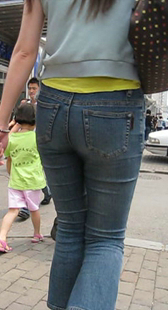 街拍牛仔小少妇