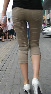 街拍高跟黄牛少妇身材好