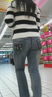 超市跟拍紧身重口味少妇