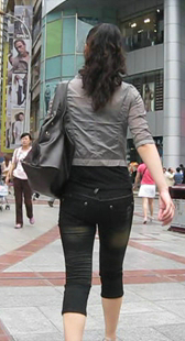 街拍成熟黑牛少妇