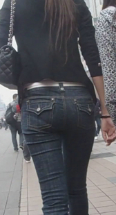 街拍黑牛少妇屁股好翘