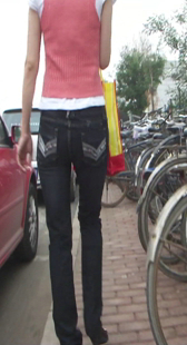 街拍黑牛小少妇