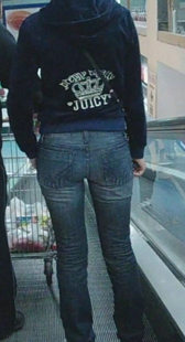 超市跟拍翘臀紧身少妇