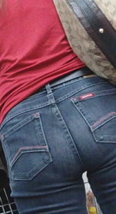 长时间跟拍超市成熟性感紧身少妇