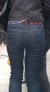 街拍少妇屁股大又夹得紧