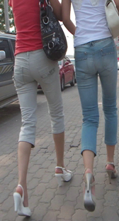 街拍两性感紧身少妇