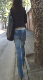 街拍瘦长小少妇