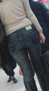 跟拍商场少妇屁股好翘