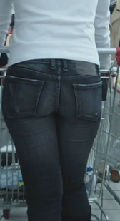 跟拍超市超紧少妇屁股非一般的大