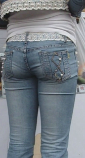 紧身牛仔少妇如此紧又翘