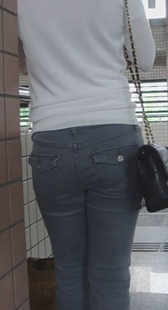 跟拍等车小少妇