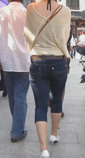 紧身牛仔少妇屁股小而紧