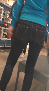 跟拍商场紧身黑牛少妇