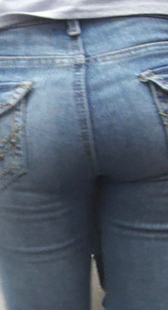 超紧身圆臀牛仔少妇