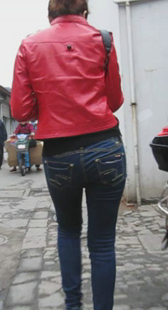 高挑牛仔紧身少妇走路扭呀扭