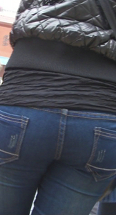 街拍紧身牛仔包臀少妇超紧
