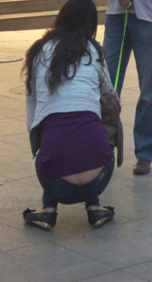 紧身牛仔蹲姿真是受不了